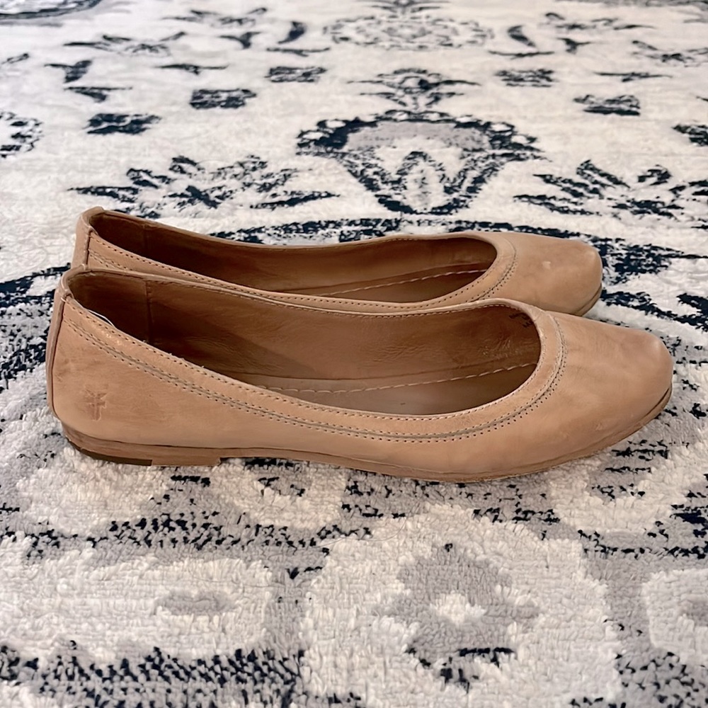 Frye Flats (Camel) in near Perfect Condition Size 8M